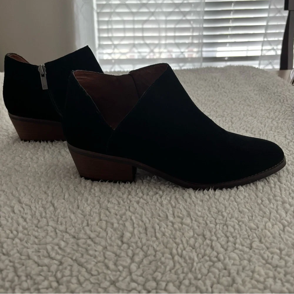 LUCKY BRAND Black Suede Ankle Boots. Size 9 1/2 Worn Once. No Box Excellent Cond - Picture 2 of 13